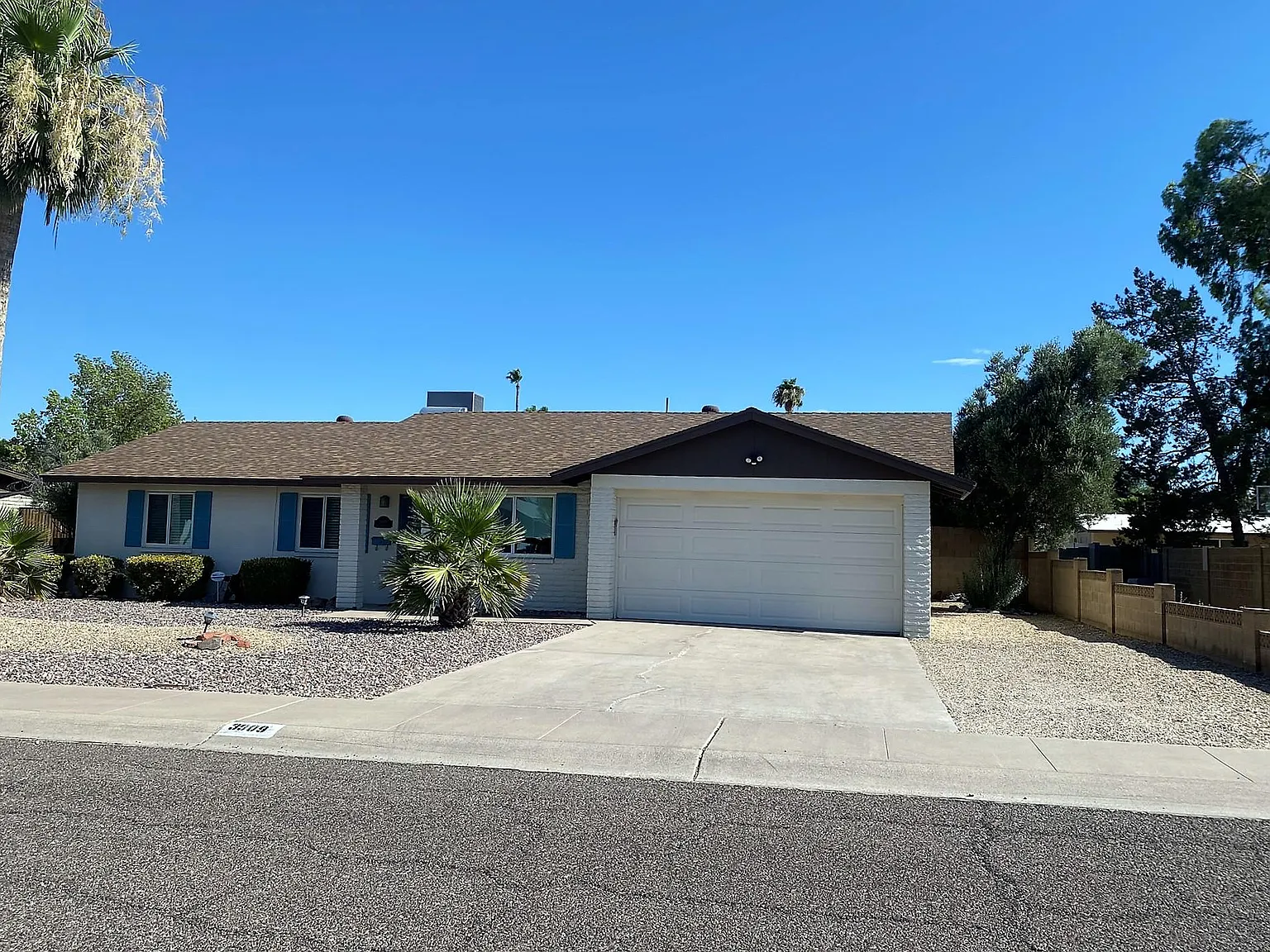 3909 E Shaw Butte Dr — Photo 3