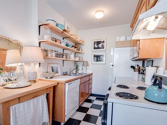 5th image of 4201 Locust St APT 207