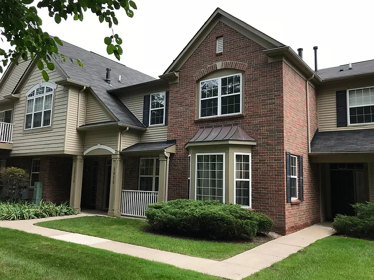 3842 Radcliff Dr #125 — Photo 1