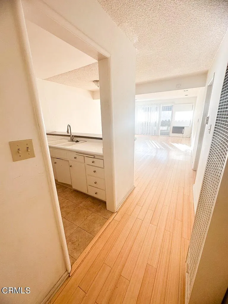 4208 Russell Ave Unit 8 — Photo 3
