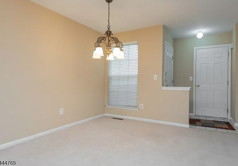 2404 Vantage Ct — Photo 7