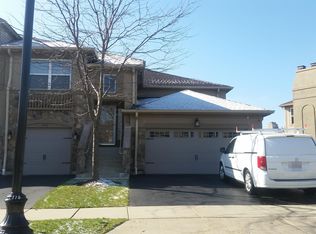 1949 Crenshaw Cir, Vernon Hills, IL 60061