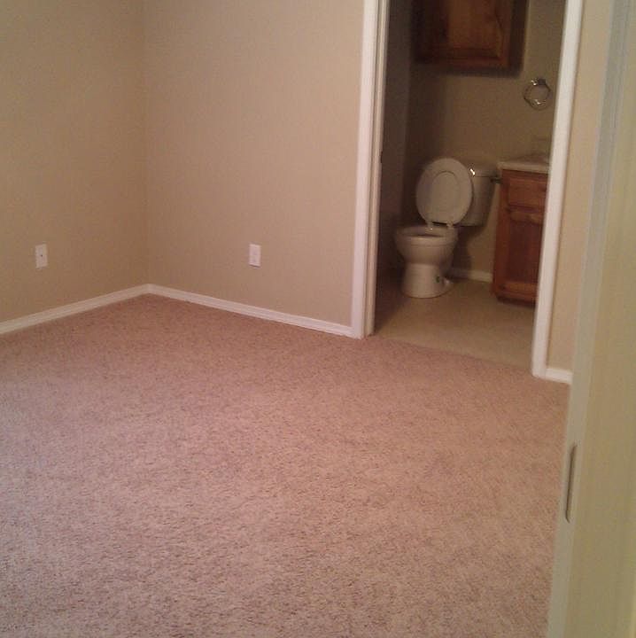 Master BR lloking into master bath.