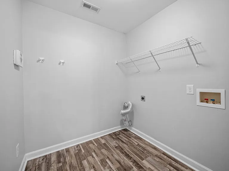 312 Reid Ct N — Photo 8