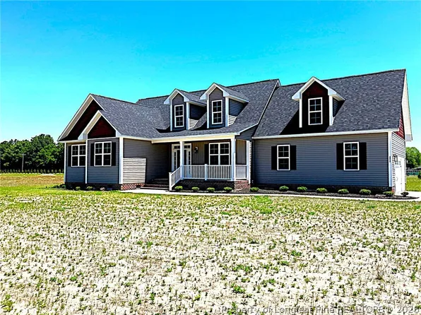 3018 Dinwiddle Dr, Wade, NC 28395