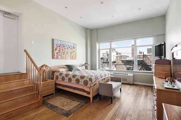 Sold by Compass | media 18