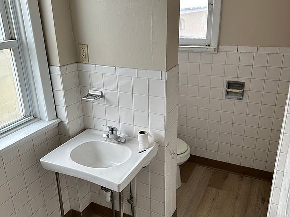 5th image of 1126 E 10th St #2