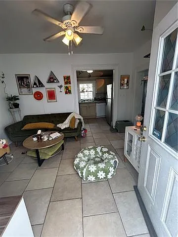 1 bed, 1.0 bath, 420 sqft, $1,300 — Photo 2
