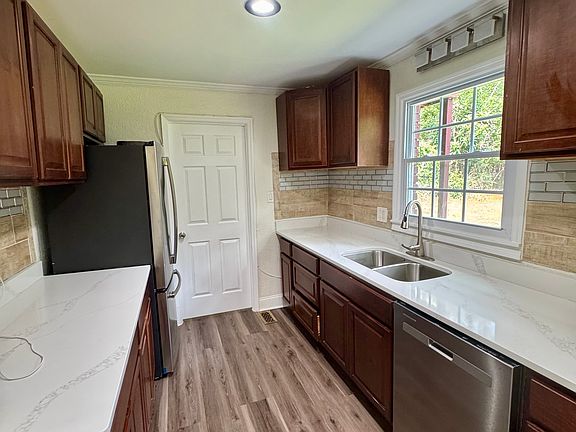 3rd image of 2313 Riverhill Dr