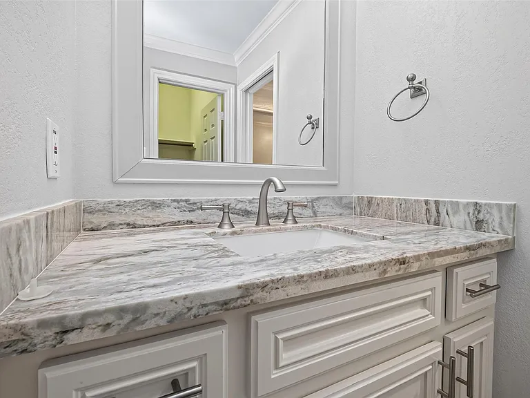 10310 Chevy Chase Dr — Photo 37