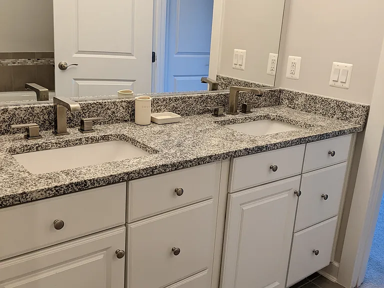 Dual sinks in primary bath