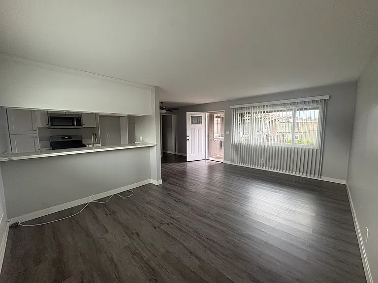 658 Scott Pl #6 — Photo 3