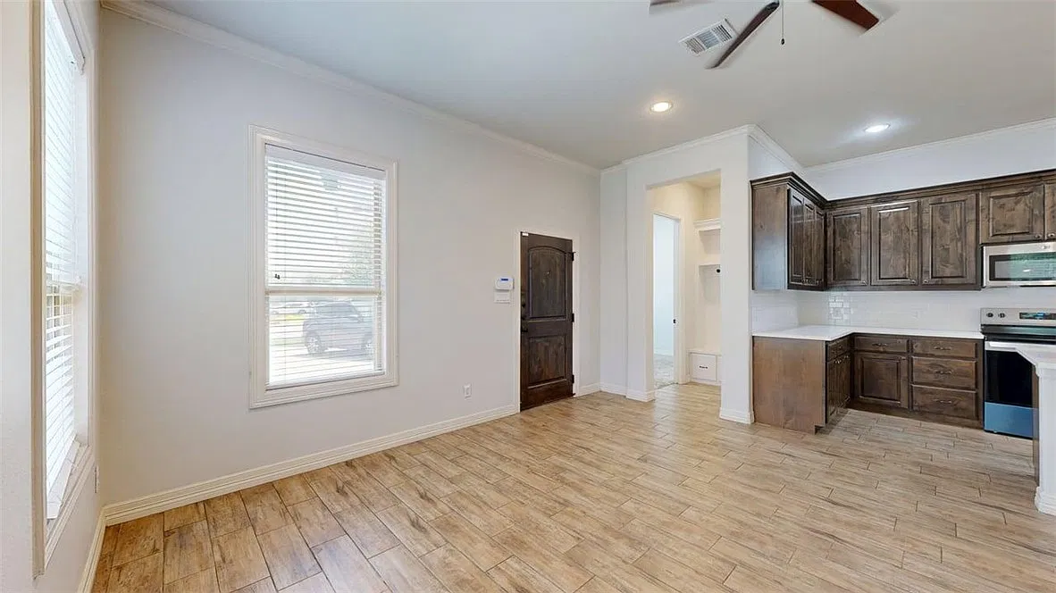 5 bed, 5.5 bath, 2340 sqft, $5,400 — Photo 4