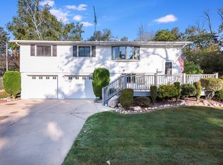 328 Fenway Ter, Manitowoc, WI 54220