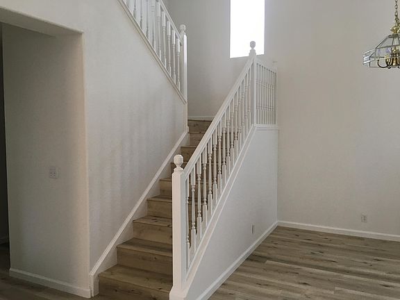 2nd image of 592 Edenderry Dr