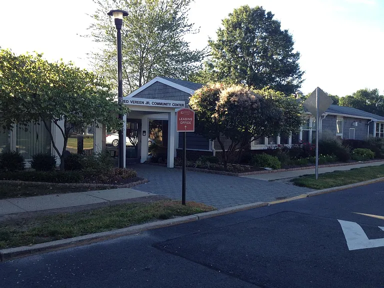 Eggerts Crossing Village — Photo 11