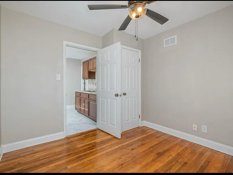 117.5 Adela Ave #3 — Photo 6