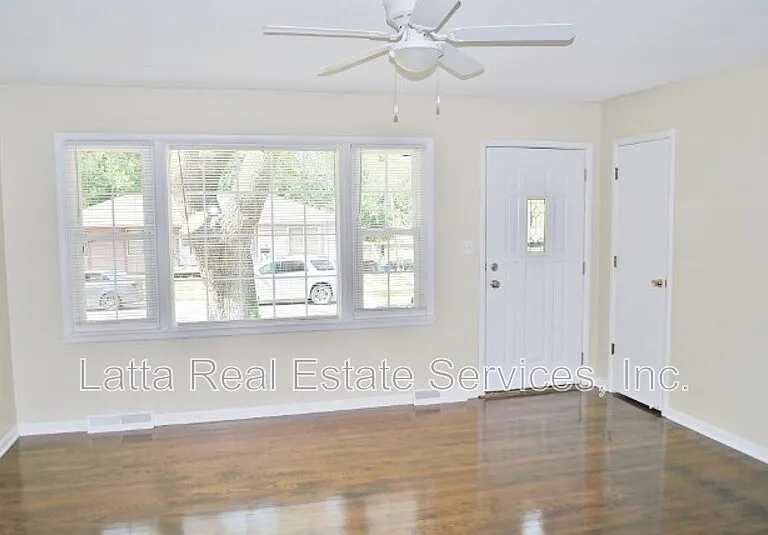 804 NW South Summit Cir — Photo 4