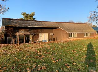 752 E 8th St, Lomax, IL 61454