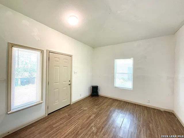 154 Ferris Ave — Photo 15