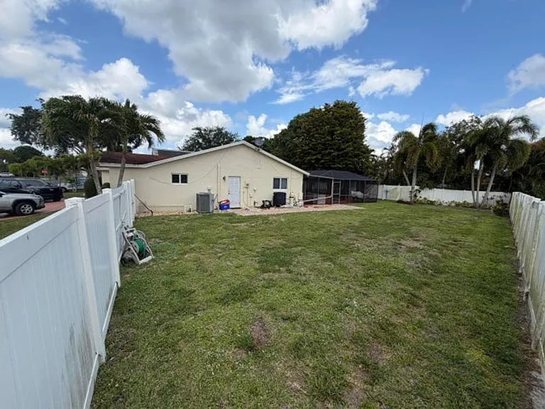 147 Alcazar St — Photo 13