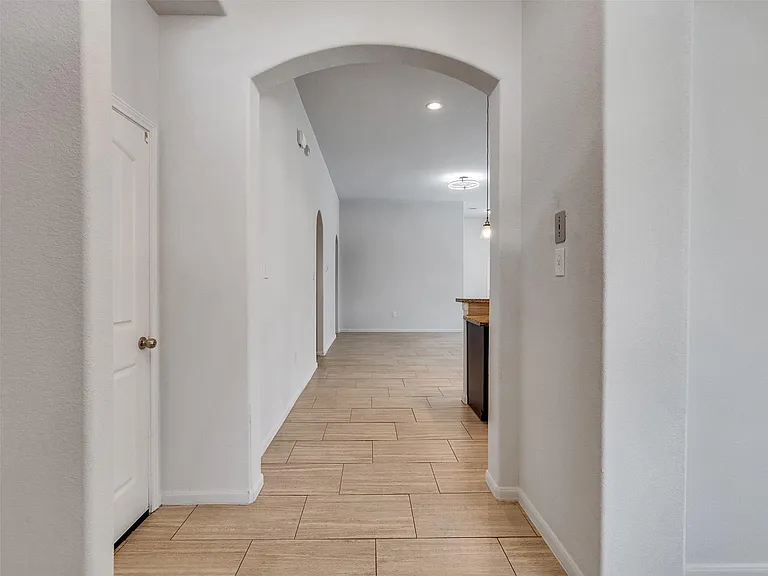 10026 Thicket Park Ln — Photo 5
