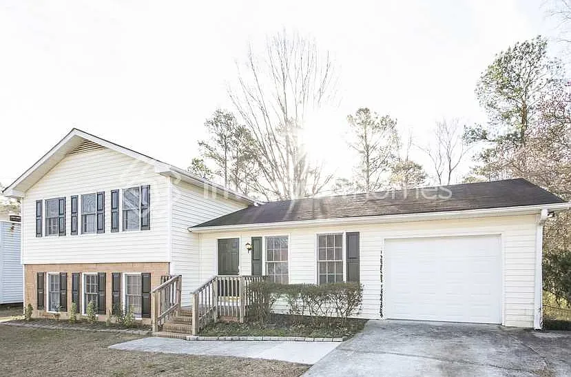 4032 Cumberland Dr Snellville, GA 30039 — Photo 1