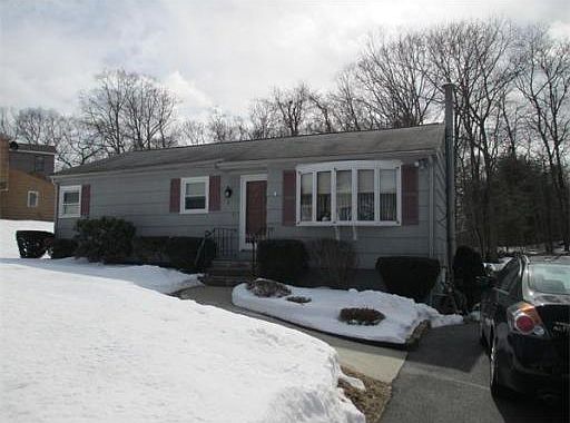 1st image of 8 Oakwood Dr