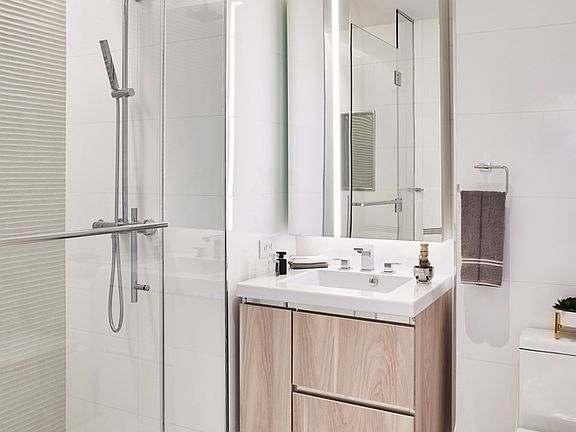 4th image of 572 11th Ave APT 7K