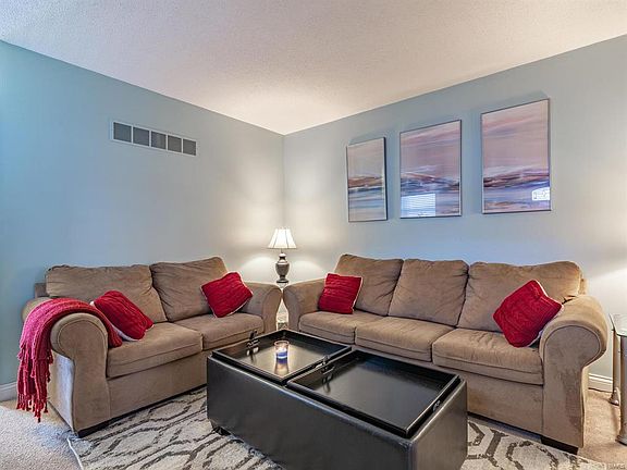 Spacious living room