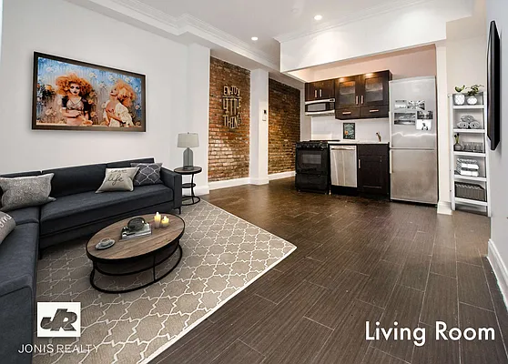 Rented by Jonis Realty | media 9