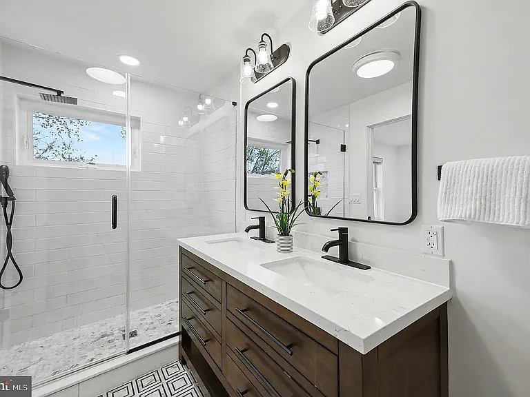 1427 Parkwood Pl NW — Photo 18