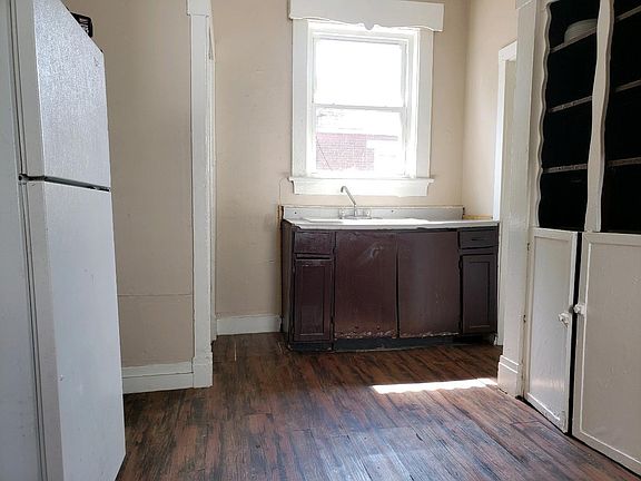 2nd image of 611 Heaton St #1