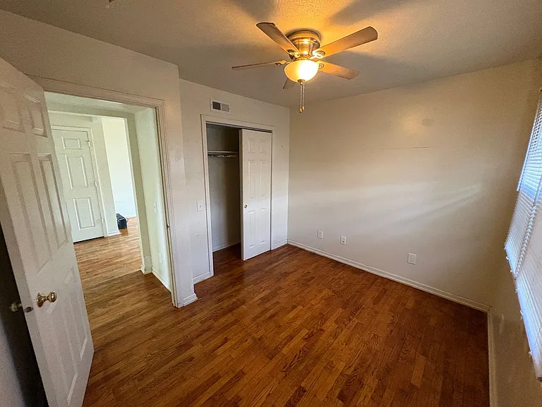2909 W John St — Photo 11