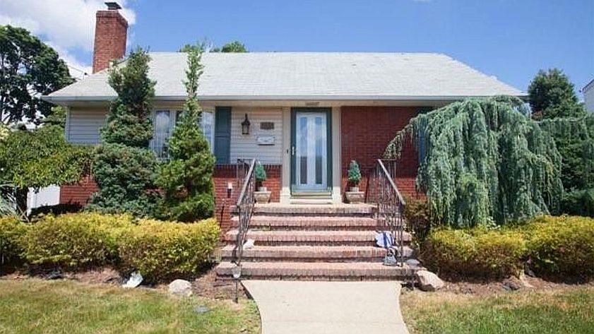 1st image of 109 Sullivan Ave