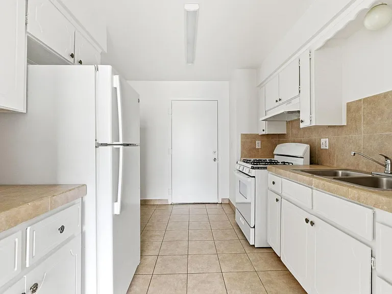616 S Irwin St #C — Photo 15
