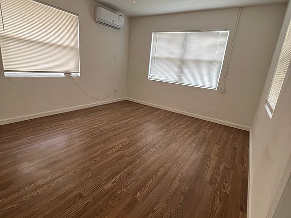 2nd image of 611 Avenue S NE #A