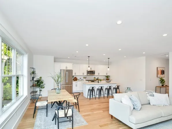 17 Standard St #1, Mattapan, MA 02126