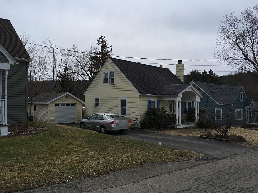 2nd image of 121 Grand Ave