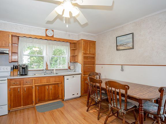 3rd image of 211 Laurelton Dr