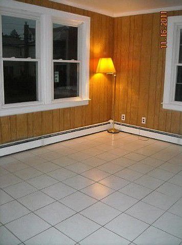 2nd image of 180 Meyer Ave