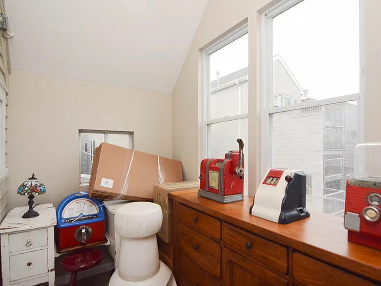 1721 W Nelson St #3 — Photo 19