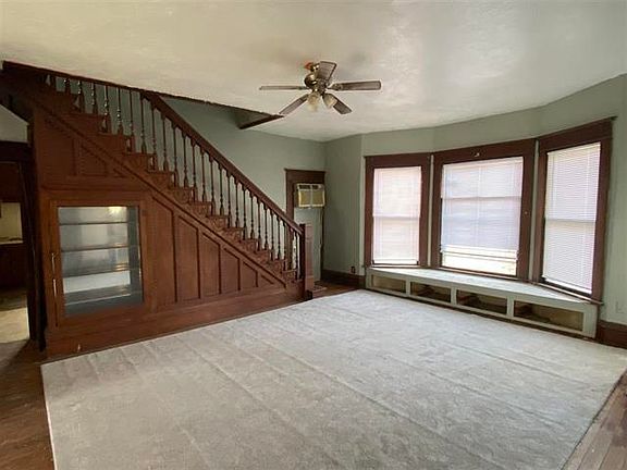 4th image of 301 W Lincoln Ave