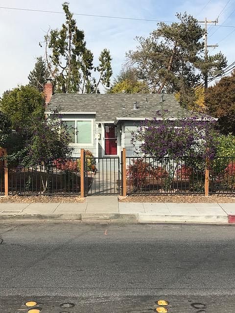 1st image of 702 Redwood Ave