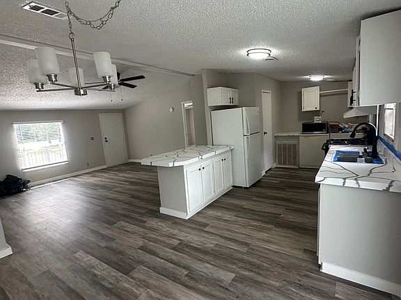 5th image of 2477 Jasmine Ave