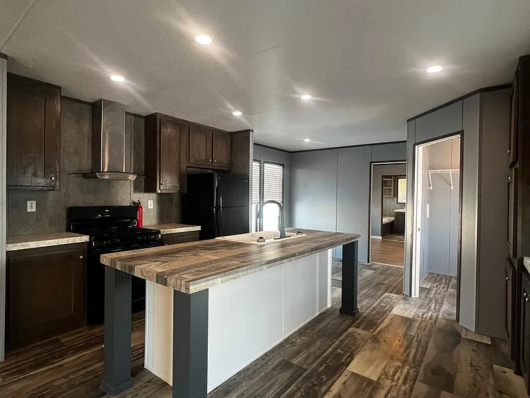 Creekside Village — Photo 20