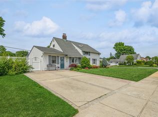 45 Twin Ln N, Wantagh, NY 11793