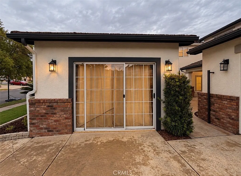 5 bed, 2794 sqft, $3,800 — Photo 2
