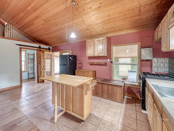 3rd image of 308 Dilly Ln