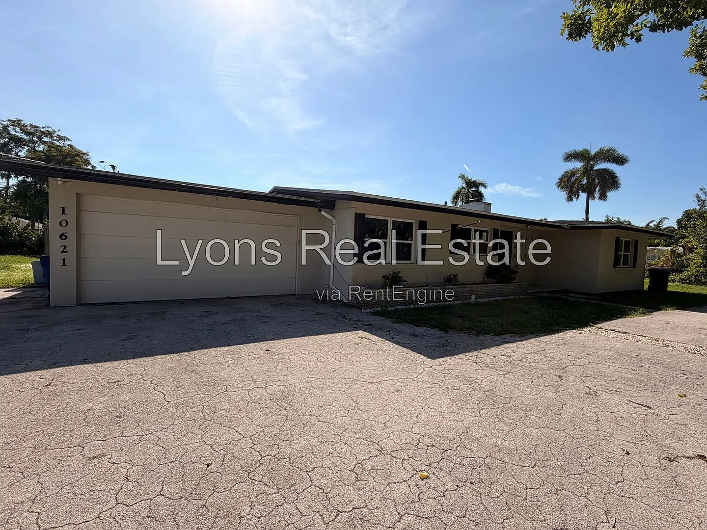 3 bed, 2.0 bath, 1978 sqft, $2,495 — Photo 2
